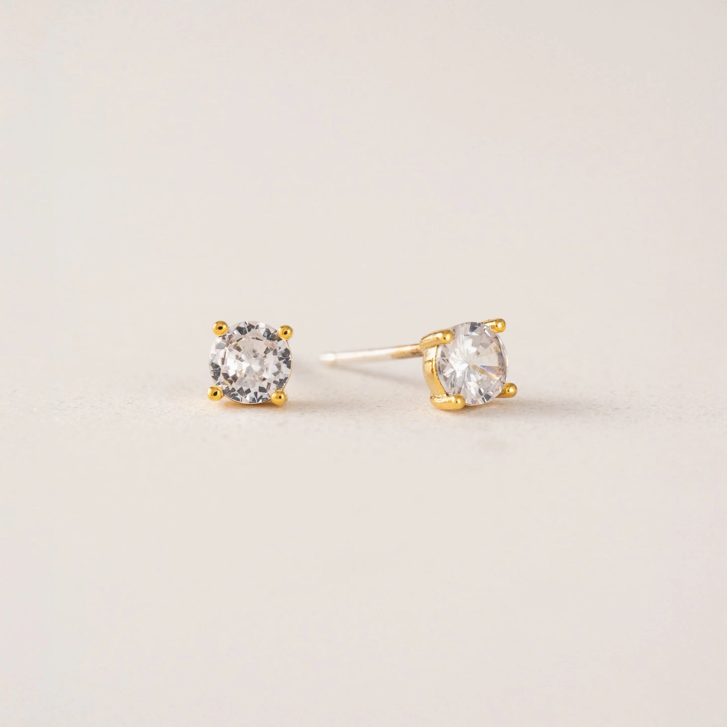 Solitaire Crystal Fete Stud Earrings - Gold