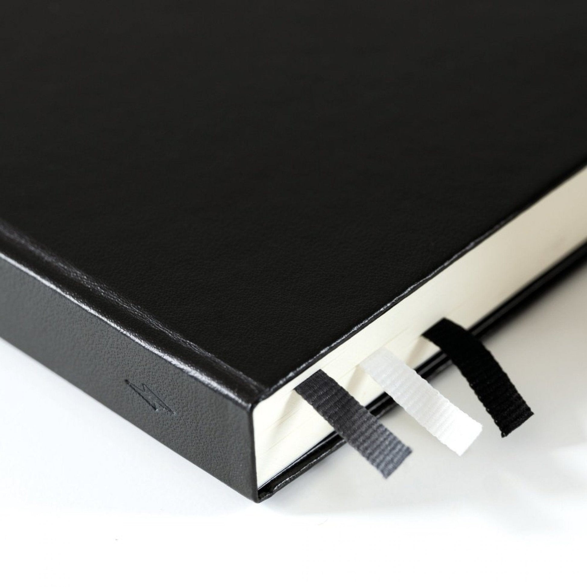 The-Unmediocre-Store-Leuchtturm-Black-Page-Markers-White-Black-Grey-Dotted-Bullet-Journal