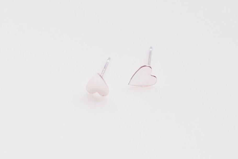 The-Unmediocre-Store-Devi-Arts-Silver-Heart-Studs-Earring